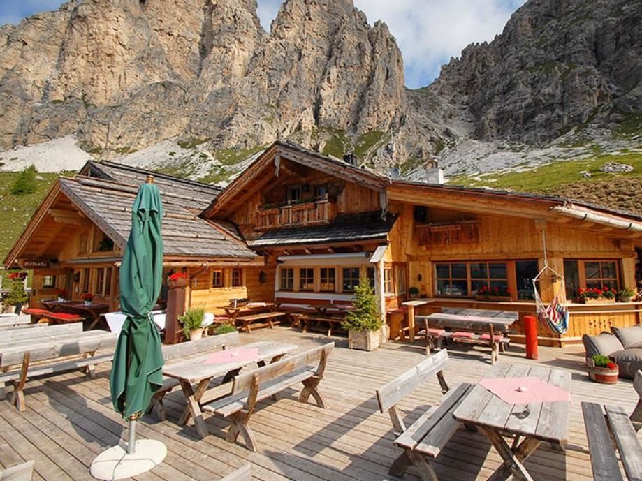 Ütia Jimmy in Colfosco. Planning your summer in the mountains of Alta Badia. 