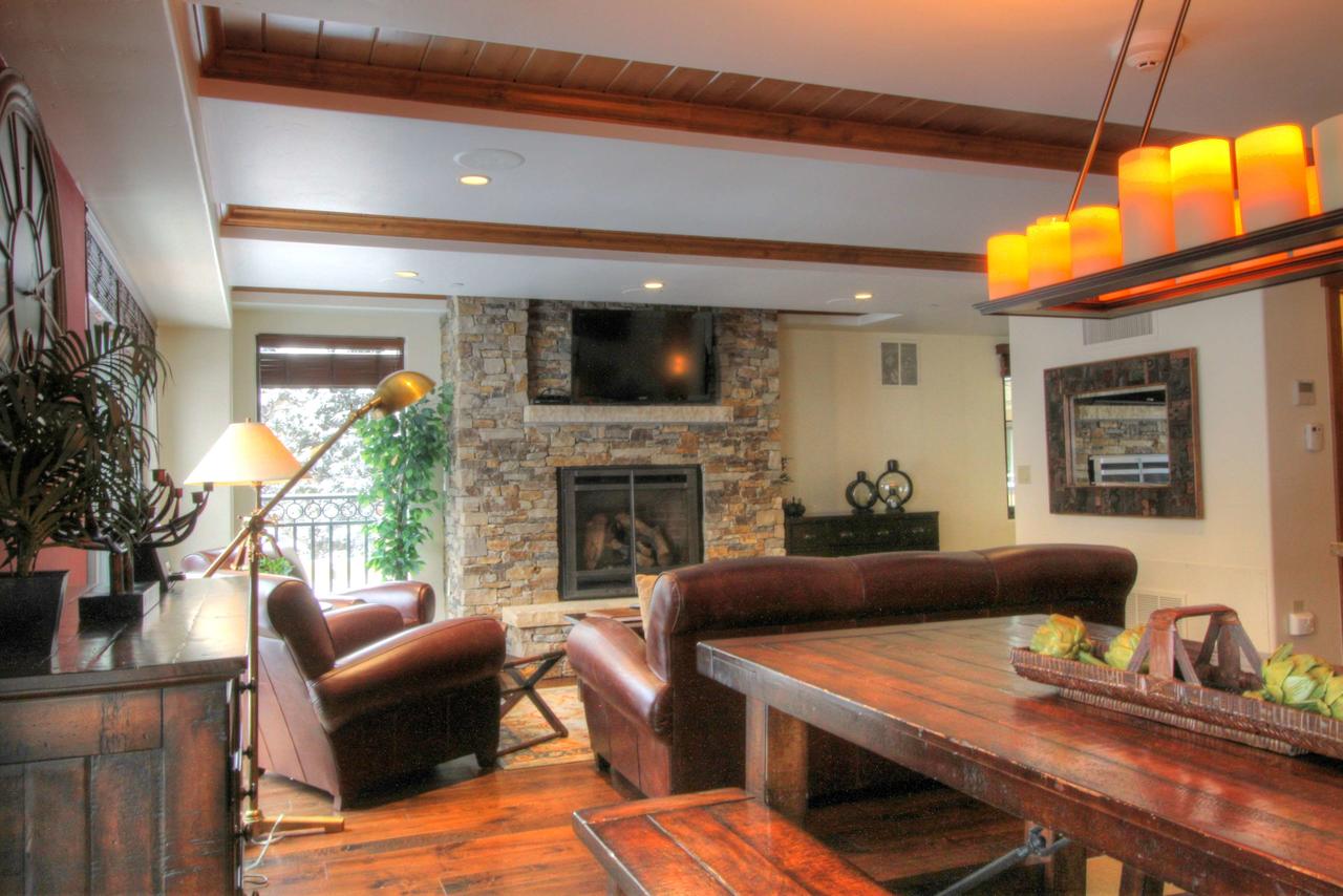 Another living area of one condo of the Landmark. The Must-Read Guide to Vail. Book your stay at the Landmark here.