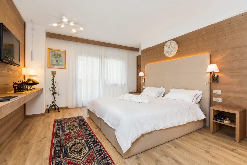 A double room at the Hotel Barisetti. Book your stay at the Hotel Barisetti here. Cortina 2021 FIS Alpine World Ski Championships to go ahead.