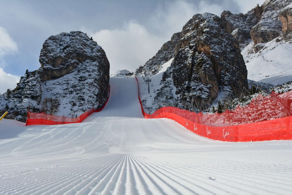 The Ski World Cup races will still go on this season, with no spectators. We will be able to see them from our sofa though! Photo: ISTA S.p.A. Pista Stratofana Olímpica. Schuss. Foto: Ale Zesta. Swiss urged to 'hit the slopes' to save ski season. The situation for skiing in December in the rest of Europe.