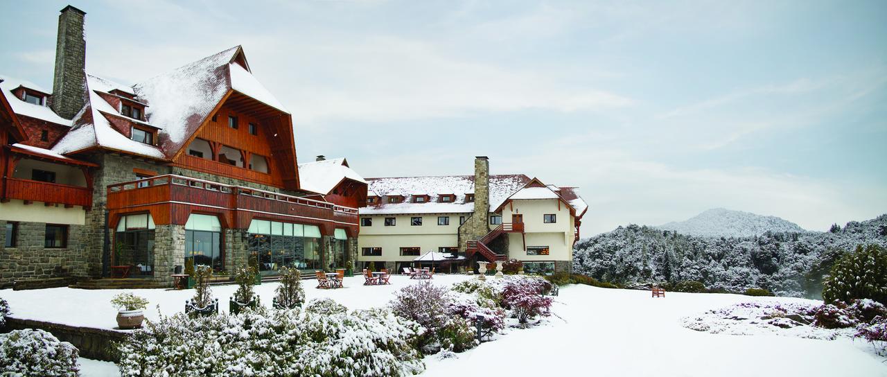 Exterior of the Llao Llao Hotel in winter. Cerro Catedral has opened: skiing for locals with masks and record snow levels. Book your stay at the Hotel Llao Llao here.