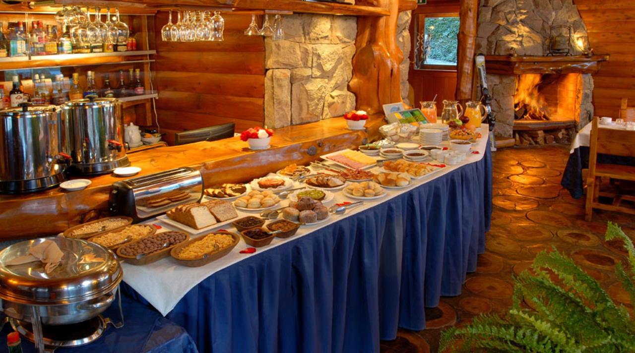 Breakfast spread at the Hotel Nido del Cóndor. Cerro Catedral has opened: skiing for locals with masks and record snow levels. Book your stay at the Hotel Nido del Cóndor here.