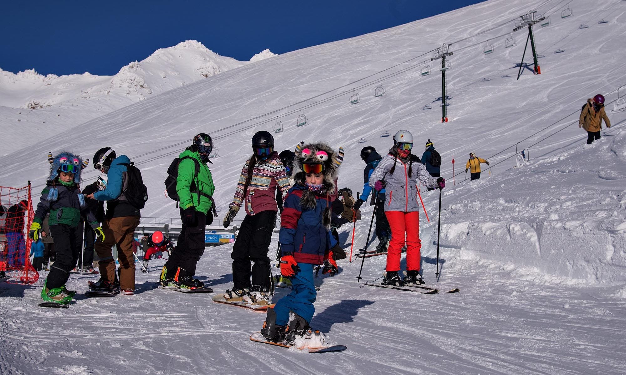 Catedral Alta Patagonia, the resort of Bariloche, has opened yesterday. Photo: Diario La Nación. Cerro Catedral has opened: skiing for locals with masks and record snow levels.