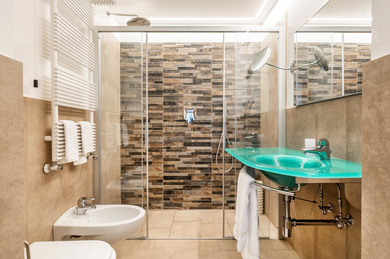 A bathroom of a room at the Hotel Barisetti. Book your stay at the Hotel Barisetti here. Cortina 2021 FIS Alpine World Ski Championships to go ahead.