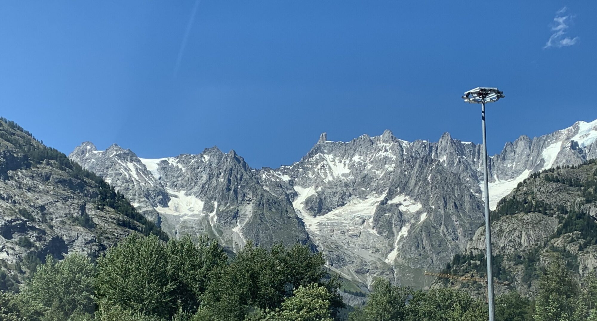 All is worth for this view of the Massiccio del Monte Bianco from the Italian Size. Photo: The-Ski-Guru. The Drive to Our Summer Holiday on Covid-19 Times.
