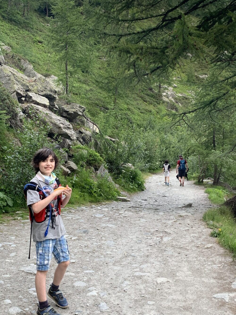 The path to Lago d'Arpy, sentiero 15. Family trek to Lago d' Arpy, Morgex, AO.