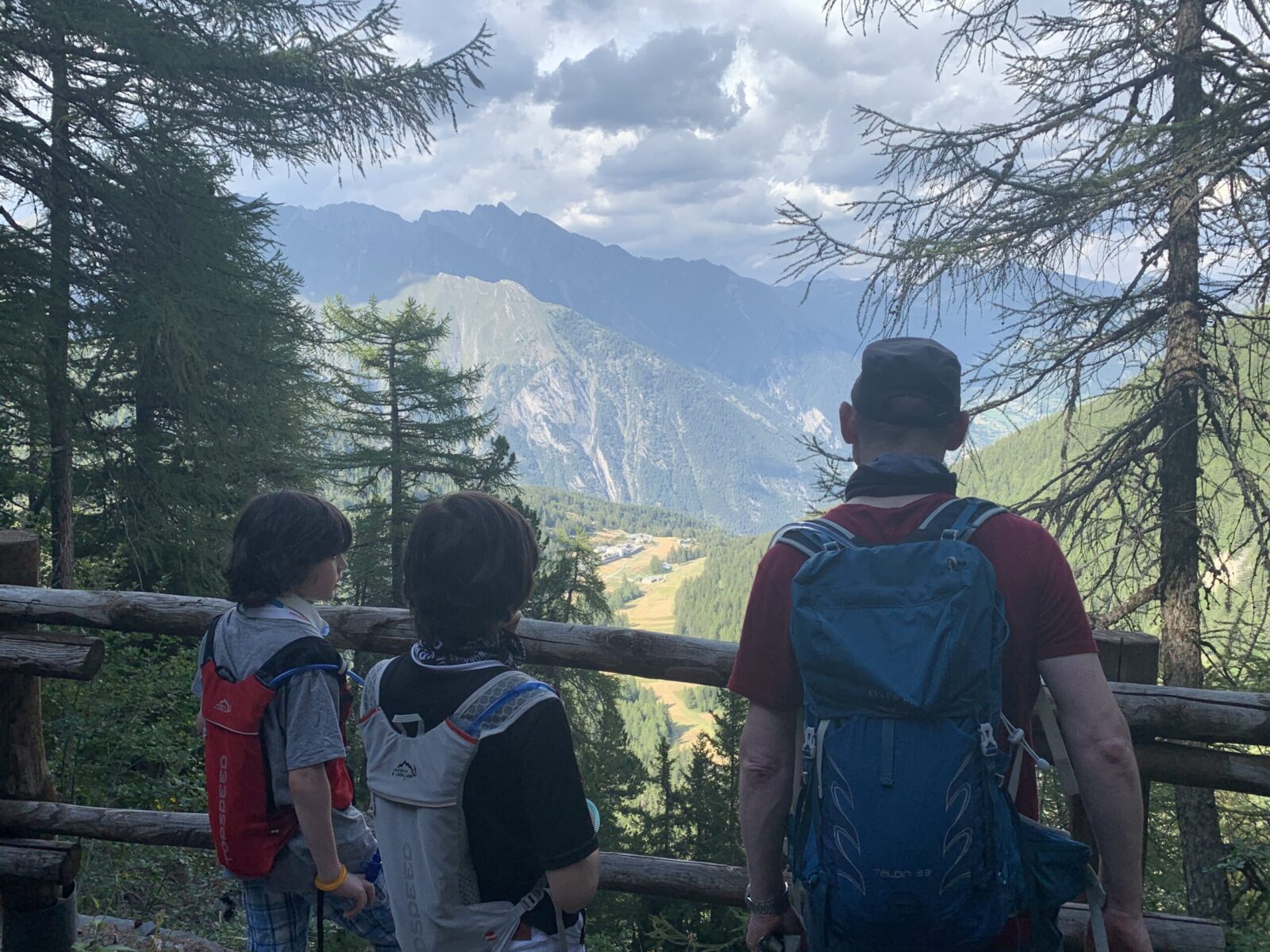 Going up towards Lago d'Arpy you have great views of the Catena di Monte Bianco. Photo: The-Ski-Guru. Family trek to Lago d' Arpy, Morgex, AO.