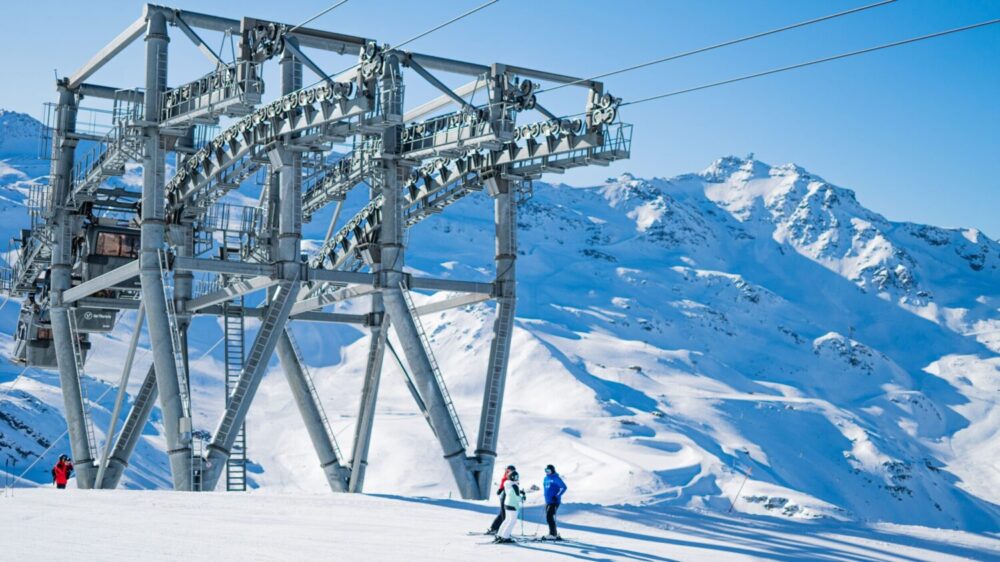 Lift in Val Thorens. Photo. C.Doucret. OT Val Thorens. The Must-Read Guide to the Rhône Alpes.