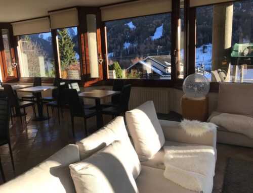 The seating area at the Hotel Garni Sorriso. Book your stay at the Garni Sorriso here. How Italian Ski Resorts are preparing for the ski season.