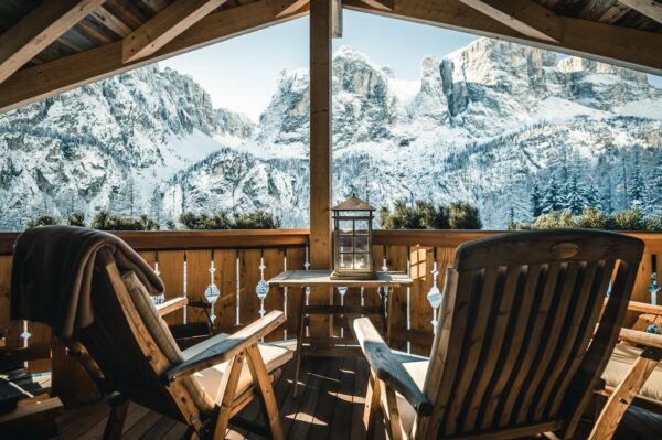 A balcony with a view at the Kolfuschgerhof. Book your stay at the Kolfuschgerhof here. Alta Badia will host a Giant Slalom and a Slalom. This will be the 35th edition of the Ski World Cup in Alta Badia. 
