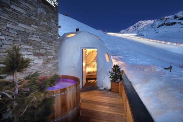 The entrance to the igloo on the terrace of the Hôtel Pashmina. Book your stay at the Hôtel Pashmina Le Refuge here. How Val Thorens is ready for the 2020-21 ski season.