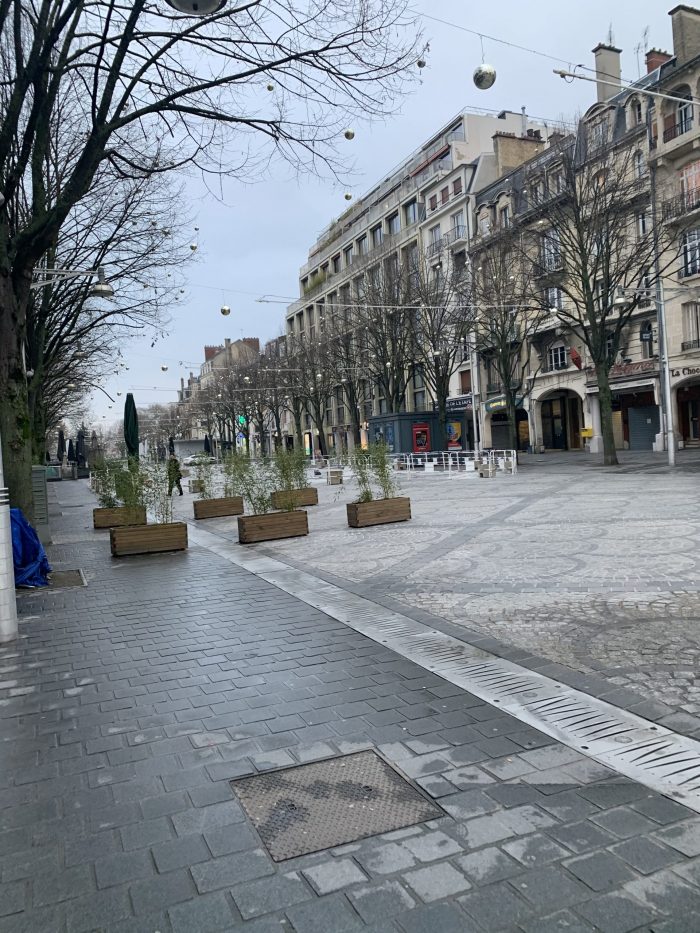 Reims during daytime. Empty again, but cleaner of what I remembered. Our Winter Gate-away to the Mountains - no skiing included.