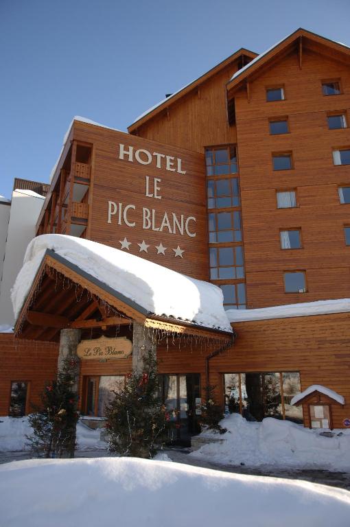 Exterior of Le Pic Blanc at the Alpe d'Huez. Book your stay at Le Pic Blanc. The Must-Read Guide to the Rhône Alpes. 
