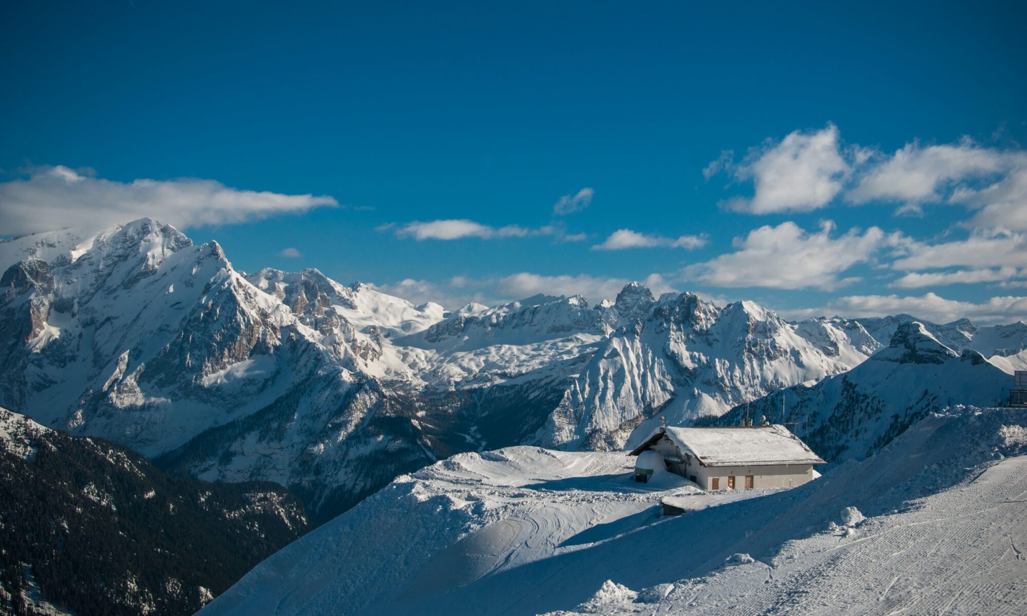 Alto Adige - Trentino. Photo Iuliia Boiun- Unsplash. Will the Green Pass be the new normal on the South Tyrolian and Aosta Valley lifts this coming season?