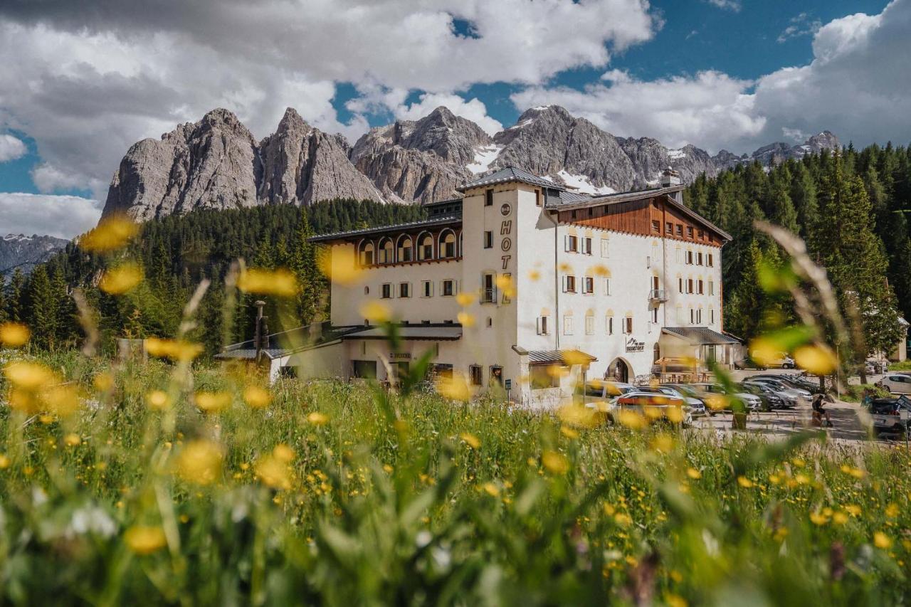 Cortina B&B Hotel Paso Tre Croci exterior. News of Cortina d’Ampezzo for the 2021-22 ski season.