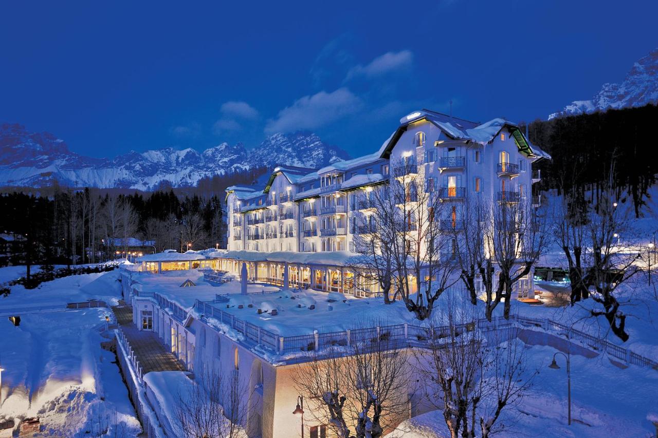 The exterior of the Cristallo Hotel and Spa. Book your stay at the Cristallo Hotel and Spa here. News of Cortina d’Ampezzo for the 2021-22 ski season.