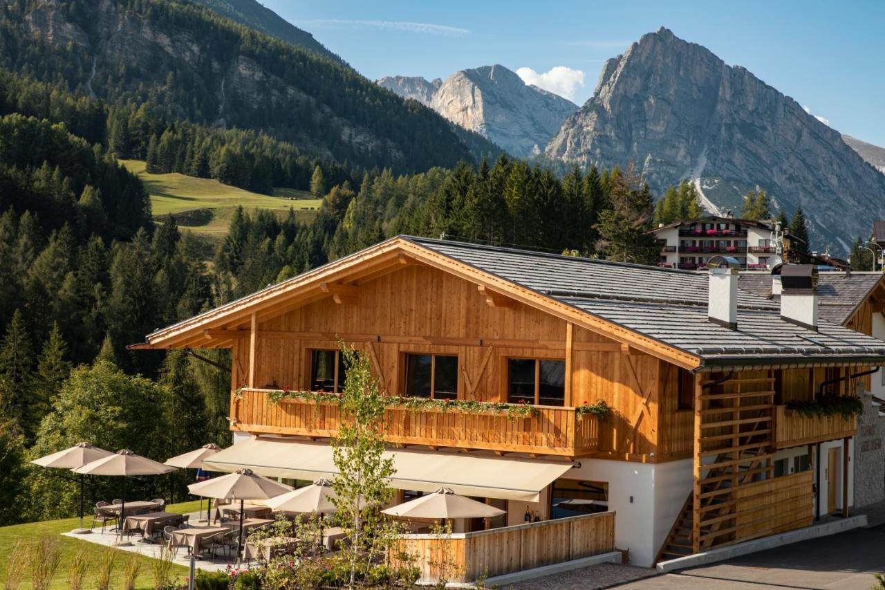 Exterior of the Dolomiti Lodge Alverà. News of Cortina d’Ampezzo for the 2021-22 ski season.
