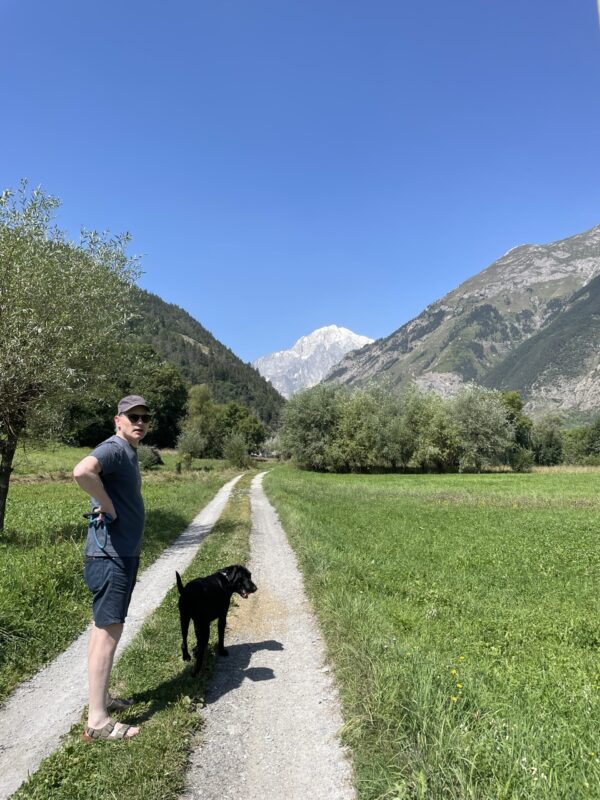 Our daily walking in Pautex, a hamlet of Morgex, it is part on a cycle path and part on a dirt road. We've started doing it every morning. You can see the Monte Bianco on the background. Our trip to the mountains for our summer holidays.