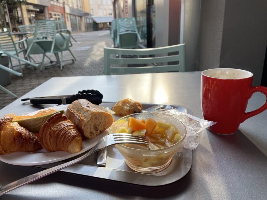 Breakfast al fresco at the Ibis Styles Chaumont Centre. Our trip to the mountains for our summer holidays.