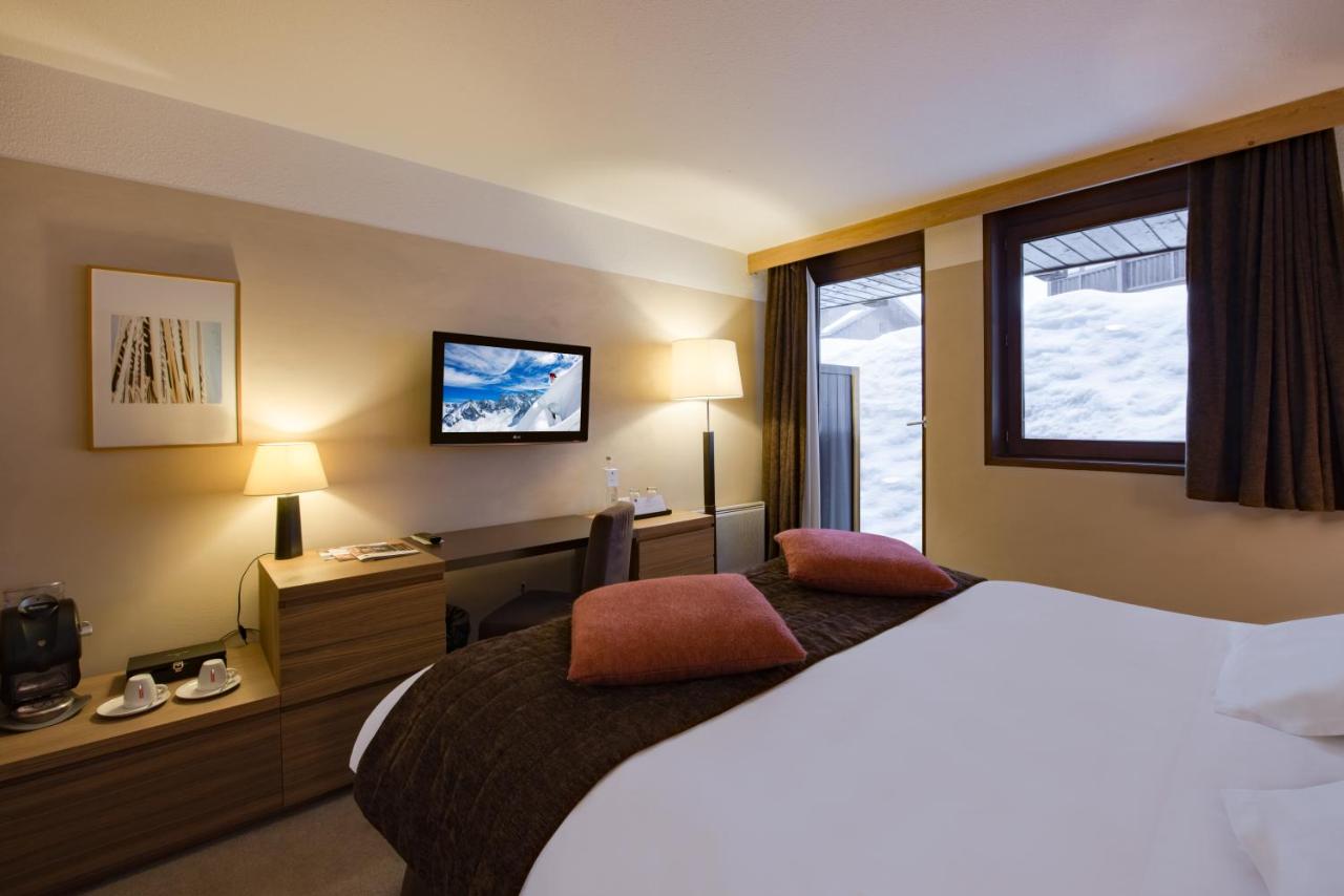 A room at the Aigle des Neiges in Val d'Isère. Book your stay at the Aigle des Neiges here. Val d'Isère starting the ski season with clear protocols.