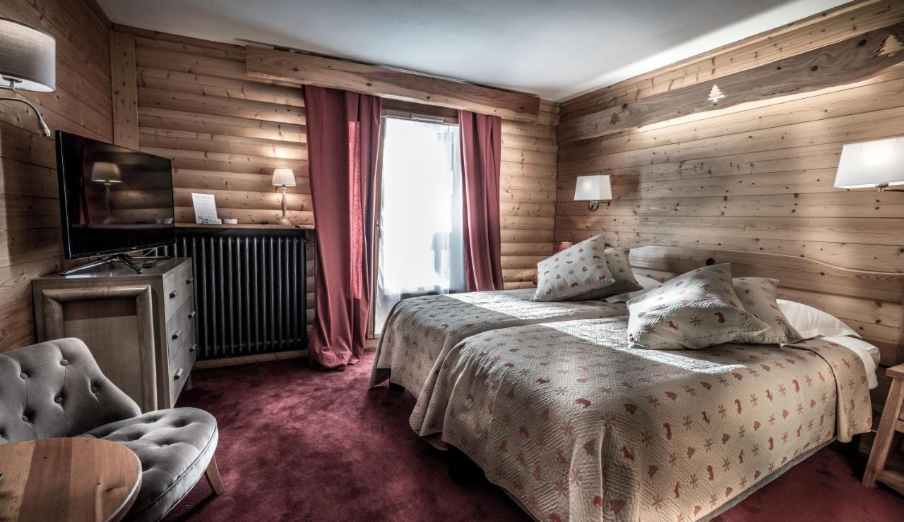Room at the Auberge Saint Hubertus. Book your stay at the Auberge Saint Hubertus here. Val d'Isère starting the ski season with clear protocols.