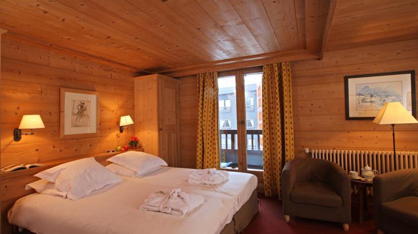 A double room at the Hotel Savoyarde in Val d'Isère. Book your stay at the Hotel Savoyarde here. Val d'Isère starting the ski season with clear protocols.