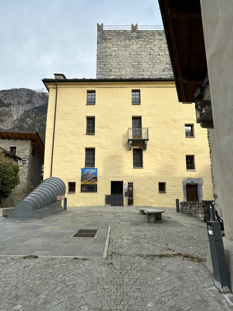 Tour de l'Archet, where the Count of Savoy used to reside when he was going to his audiences in Aosta. Now home of the library of comics and the Fondazione Sapegno, also an exhibition centre (where I've exhibited in December23/Jan24). Photo: The-Ski-Guru