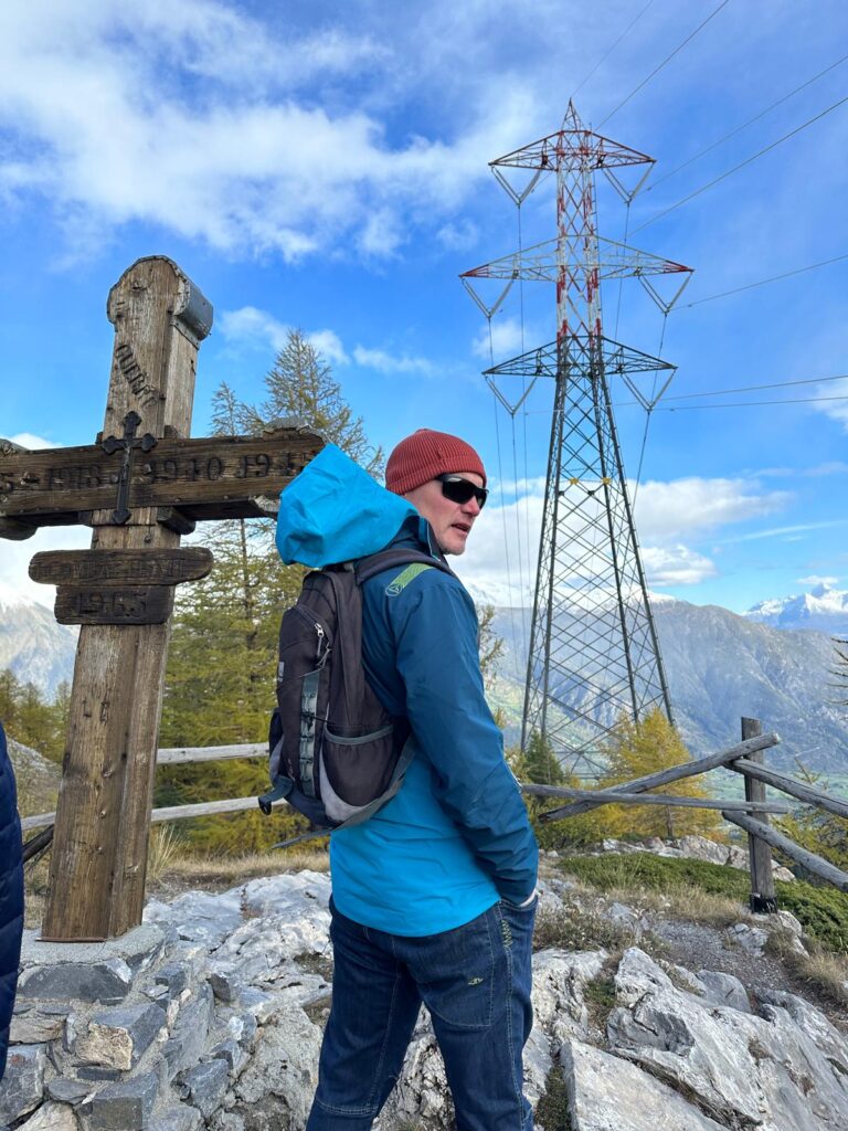 Tete d'Arpy is just following the fence from Belvedere d'Arpy towards the East. You will see the cross and have views towards the Grivola and the fondovalle. Photo: The-Ski-Guru