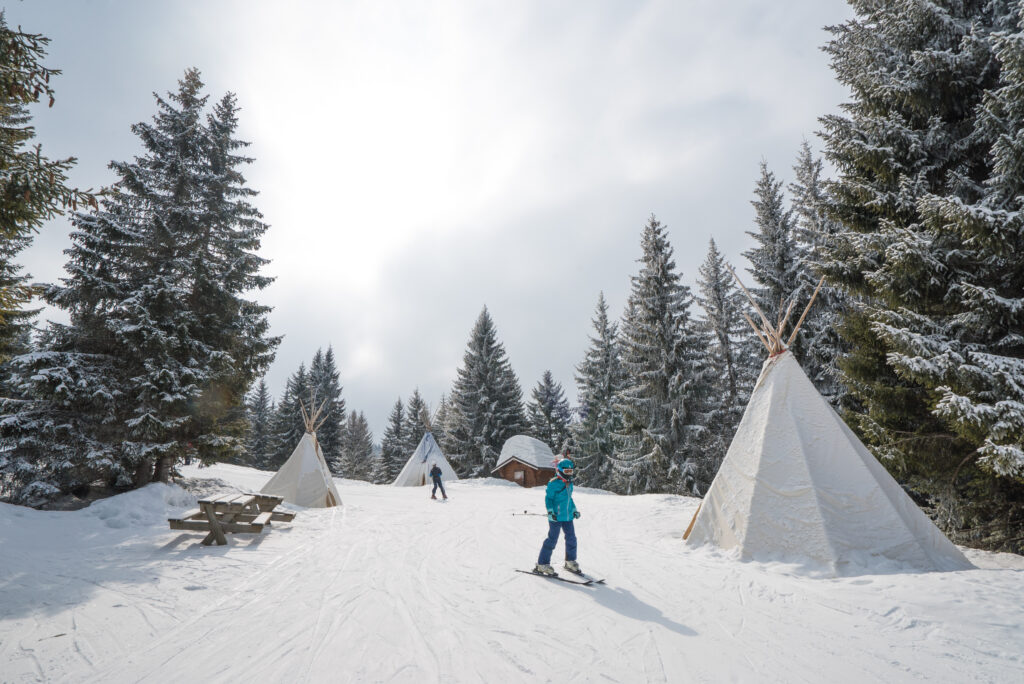 Grand Cry Tipis Zone Ludique. Valentin Du Crettet. Les Gets Tourisme. Plan your holiday to Les Gets this winter.