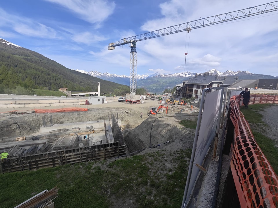 Construction in Pila