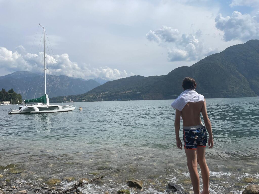The lake is always inviting for a quick dip. Note that boats keep on passing, moving the water a bit, so you might want to keep an eye if you have little ones with you. Photo: The-Ski-Guru.