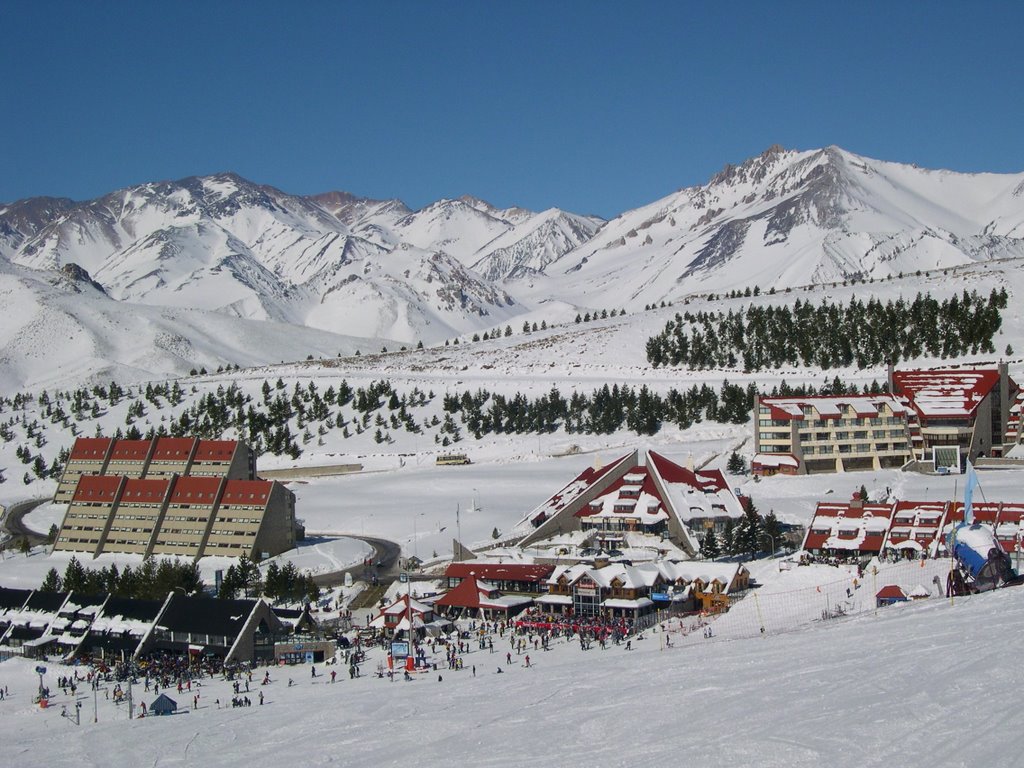 The base area of Las Lenas with its traditional buildings. Photo: Las Lenas ski resort. Book your lodging in Las Lenas here.